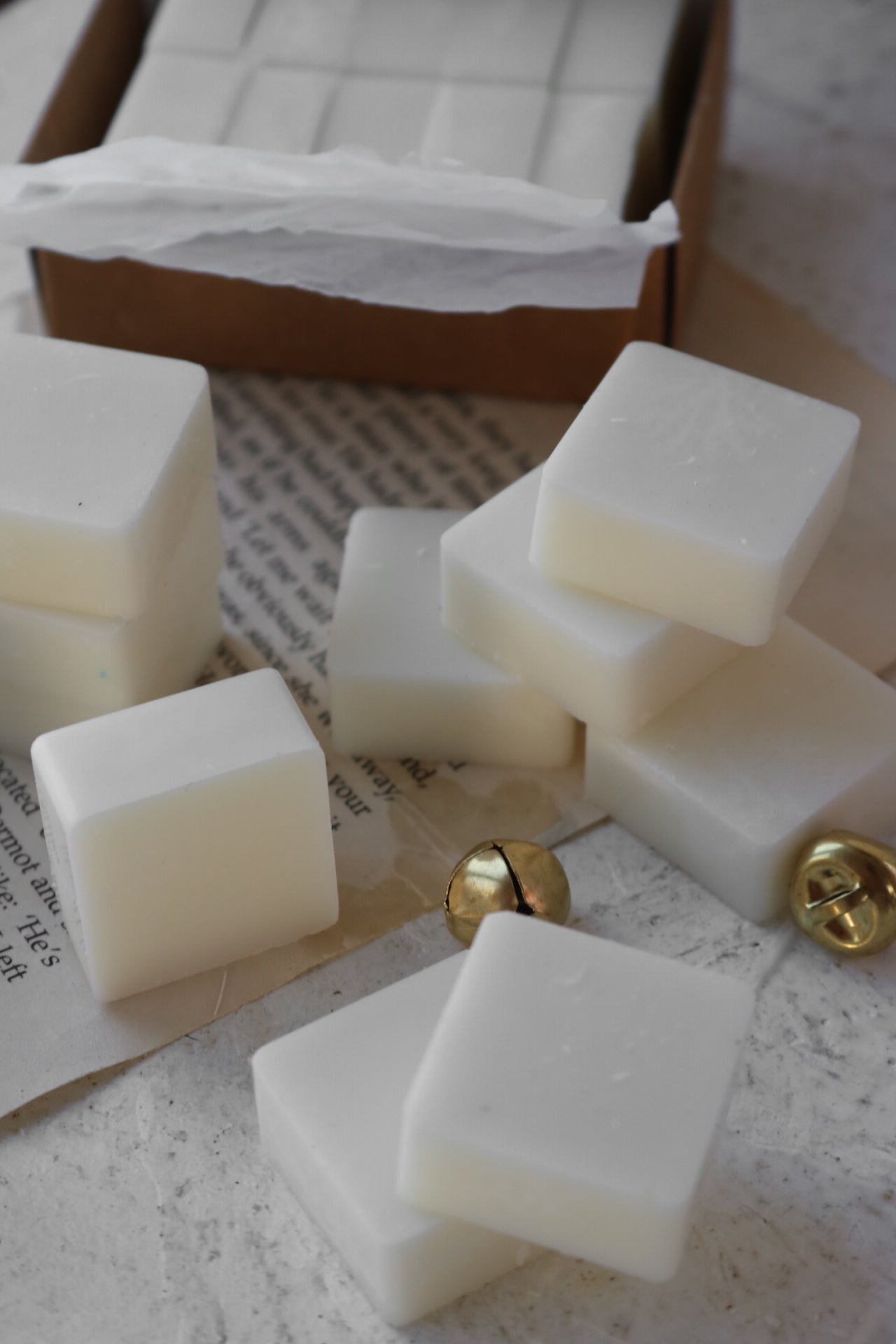 Simplistic wax melts