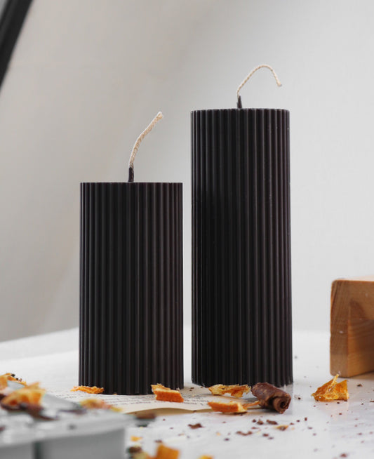 Ribbed pillar - black