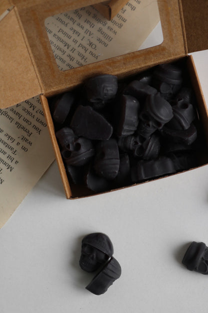 Black skull wax melts box