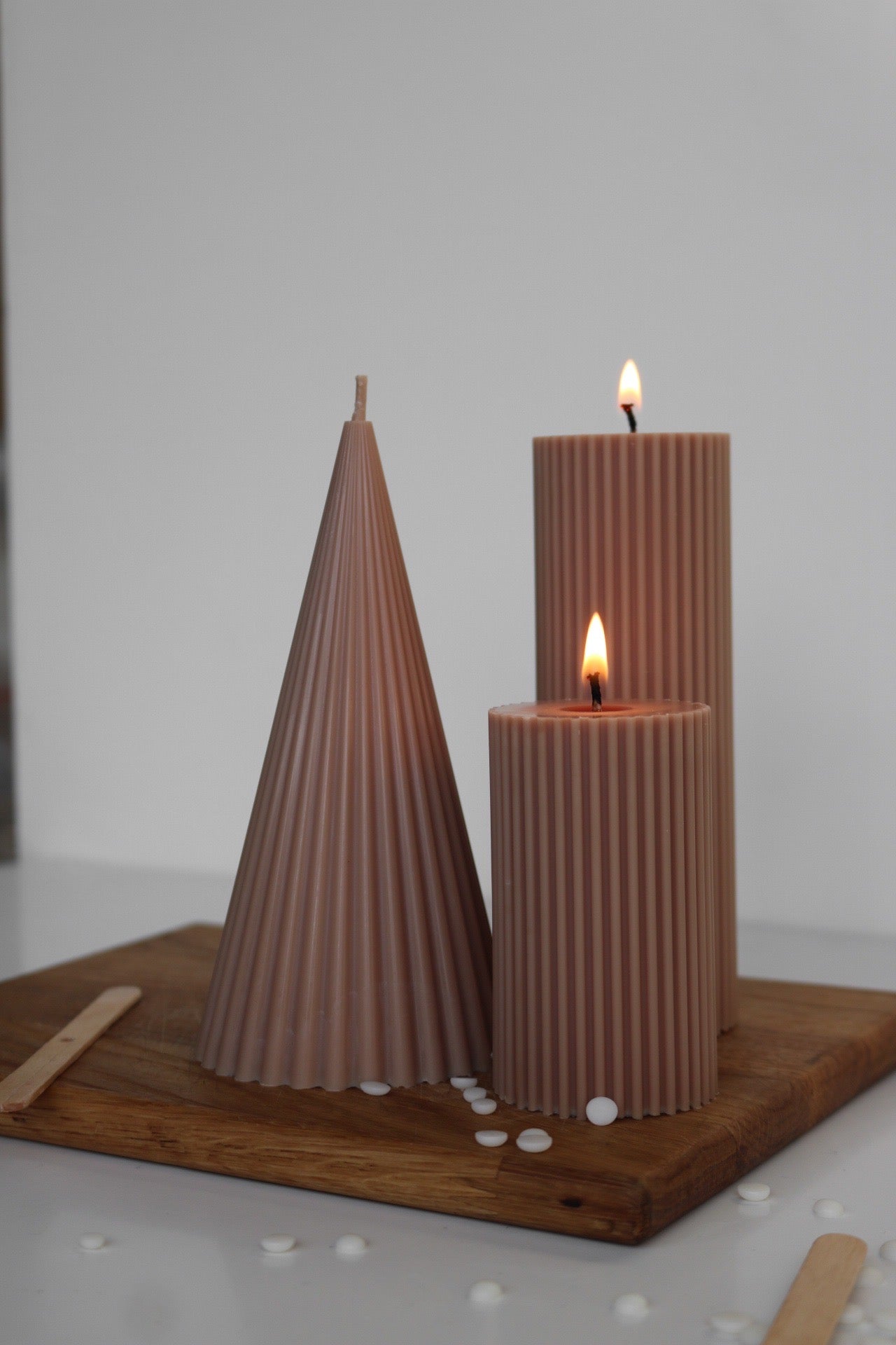 Ribbed pyramid candle