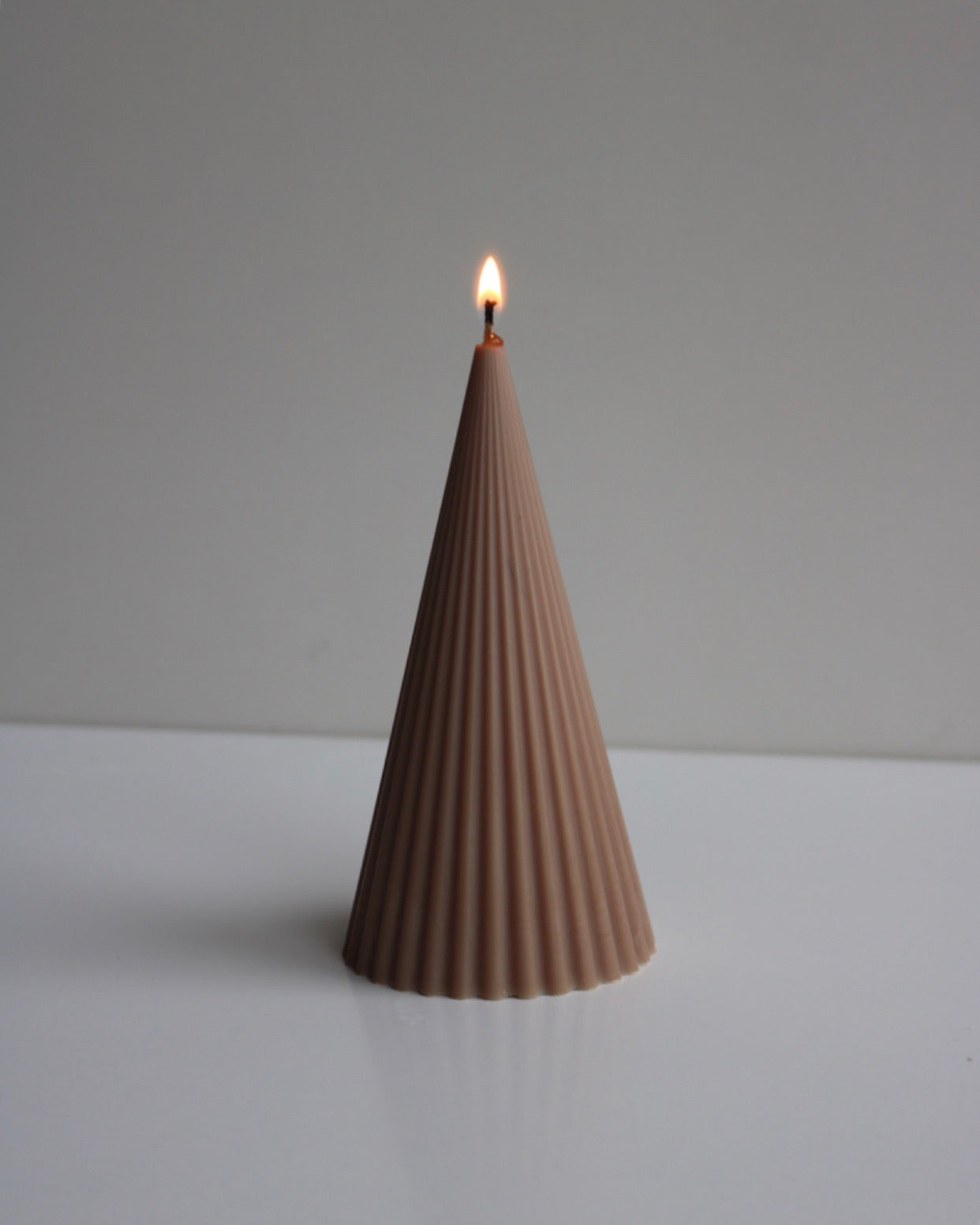 Ribbed pyramid candle